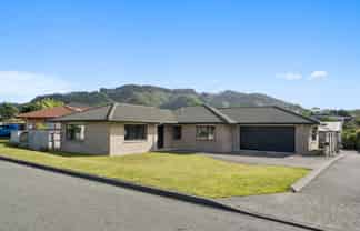 3 Percy Kinsman Crescent, Riverstone Terraces