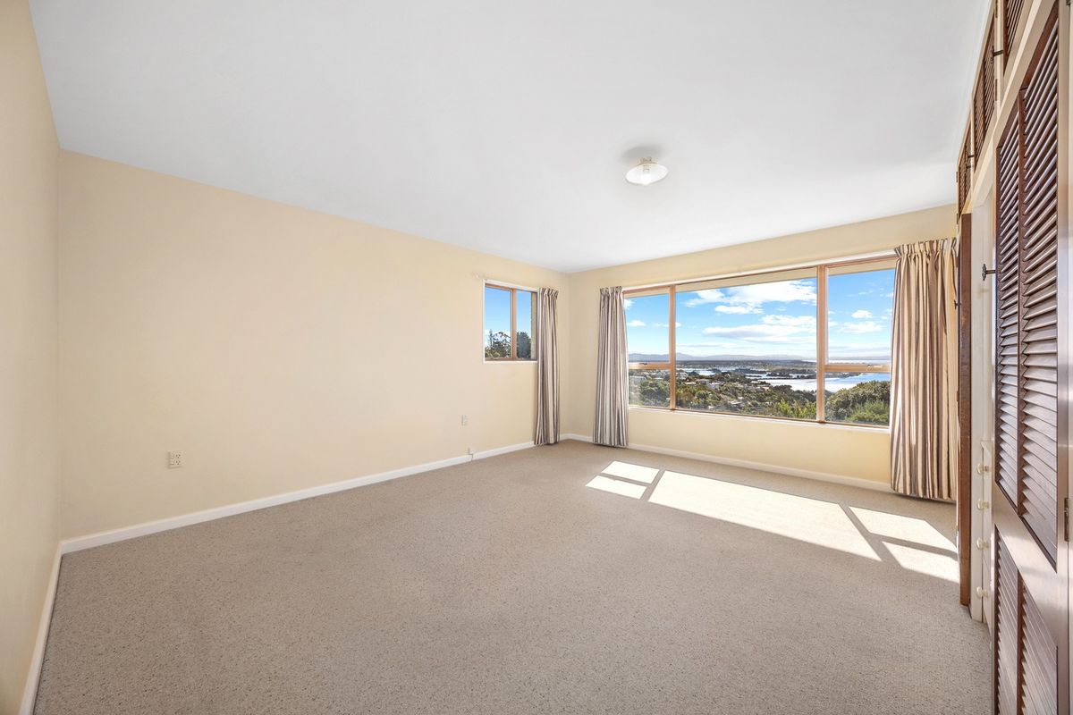 Mount Pleasant Home With Spectacular Views For a 6 Month Tenancy! - Vista 6