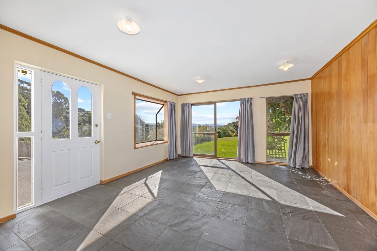 Mount Pleasant Home With Spectacular Views For a 6 Month Tenancy! - Vista 4
