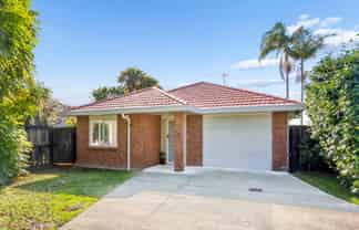 21 Taikata Road, Te Atatu Peninsula