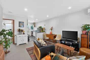 2/7A Mountain Road, Mount Wellington