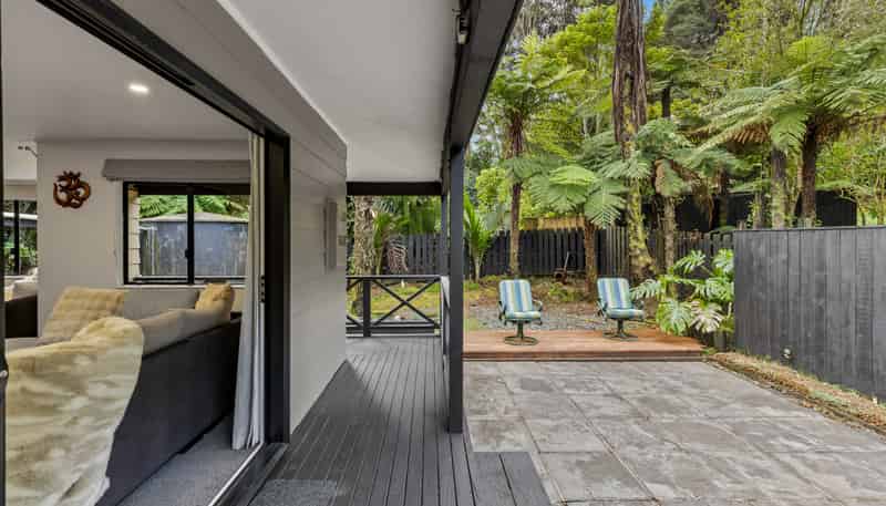 420 Scenic Drive, Waiatarua