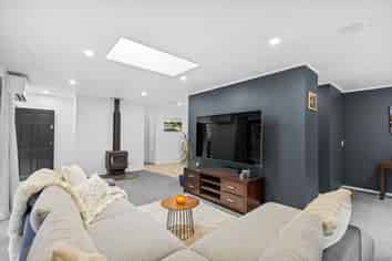 420 Scenic Drive, Waiatarua