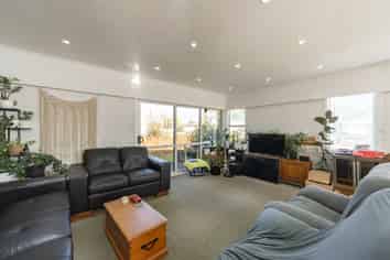 94 Lewis Street, Glenview
