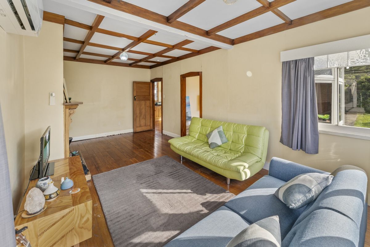 Character Home In Popular Location! - Ansicht 4