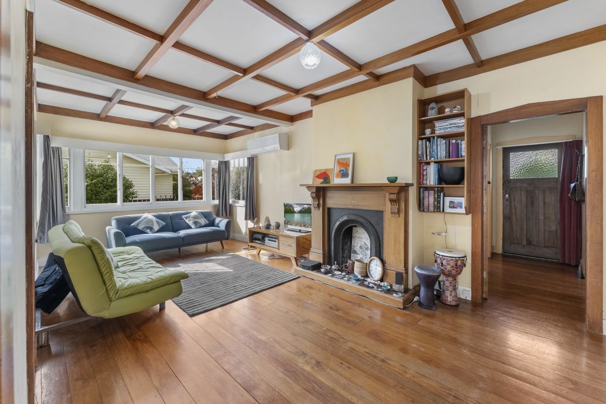 Character Home In Popular Location! - Ansicht 2