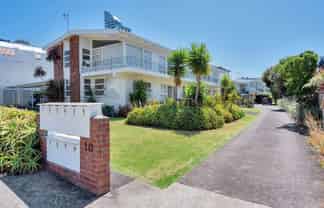 6/10 Blomfield Spa, Takapuna