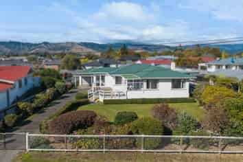 2 Roslyn Road, Levin