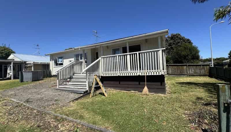 72 Queens Road, Waikanae Beach