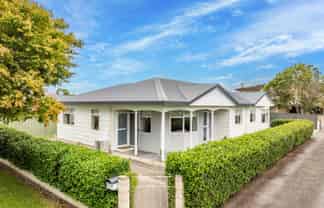 901B Dufferin Street, Akina