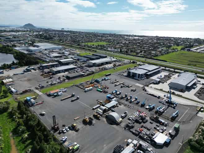 Large bulk storage yard - fenced & sealed