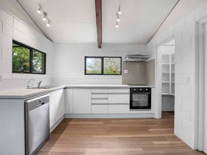 41 Houchens Road, Glenview