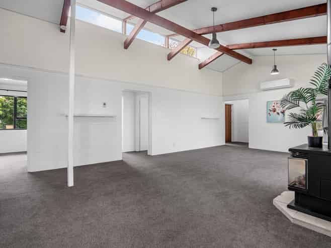 41 Houchens Road, Glenview