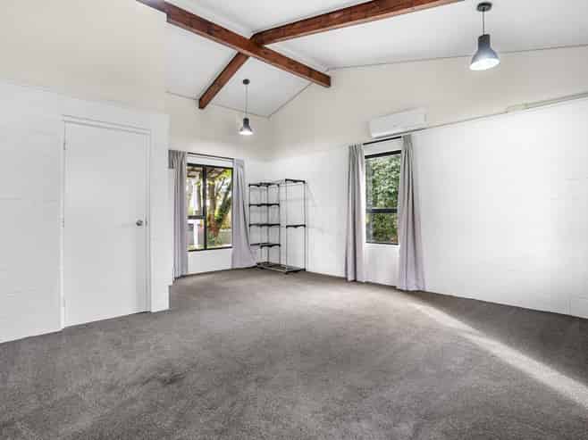 41 Houchens Road, Glenview