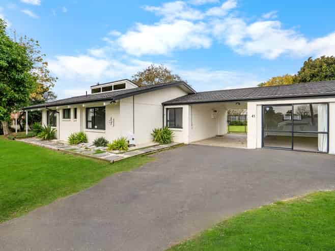 41 Houchens Road, Glenview