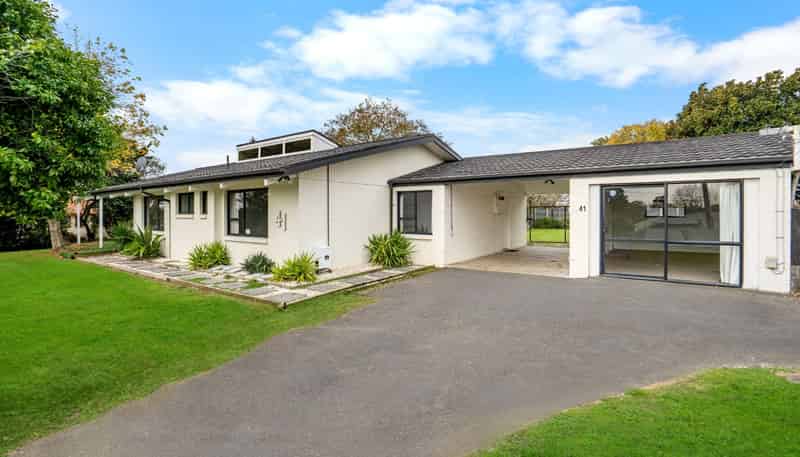 41 Houchens Road, Glenview