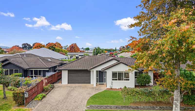 8 Montrose Place, Pyes Pa