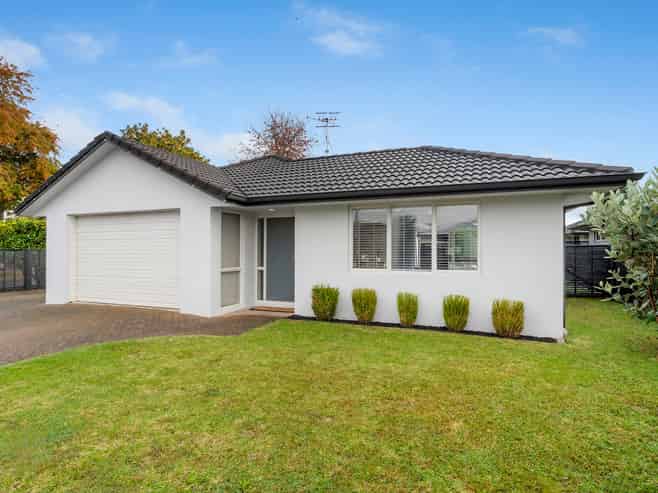 5 Montrose Place, Pyes Pa
