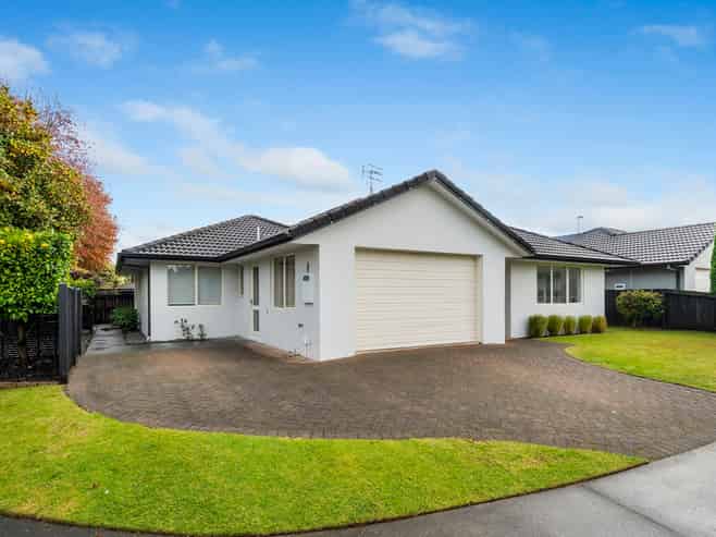 5 Montrose Place, Pyes Pa