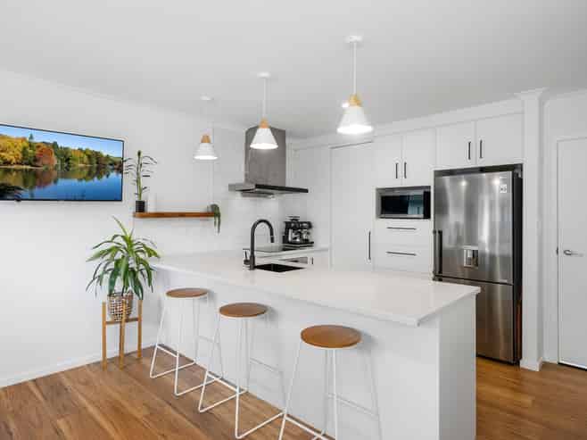 5 Montrose Place, Pyes Pa