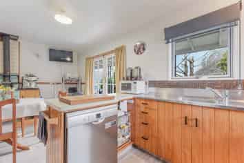 703 State Highway 1 , Picton