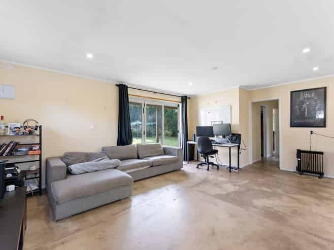 5 Holman Road, Te Atatu Peninsula