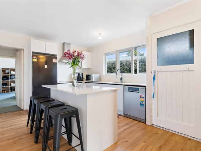 5 Holman Road, Te Atatu Peninsula