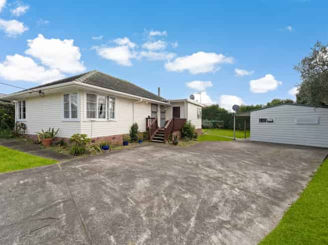 5 Holman Road, Te Atatu Peninsula