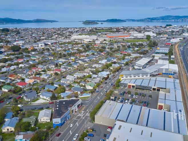 Stand Out on Hutt Road