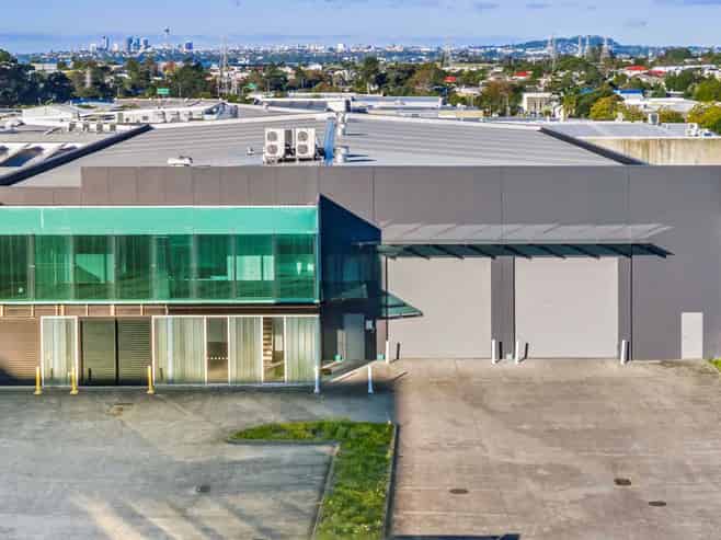 STANDALONE WAREHOUSE OF 2,558M²
