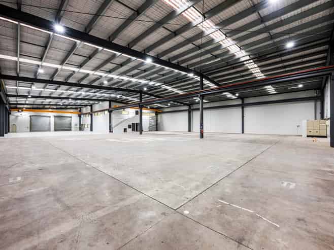 STANDALONE WAREHOUSE OF 2,558M²
