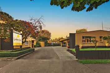 Golden Leaf Apartment Motels – Inner City FHGC