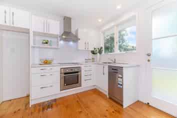 2/4 Leonard Road, Mount Wellington
