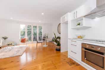 2/4 Leonard Road, Mount Wellington