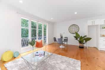 2/4 Leonard Road, Mount Wellington
