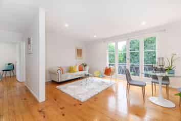2/4 Leonard Road, Mount Wellington