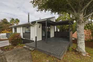 77 Resolution Road, Welcome Bay
