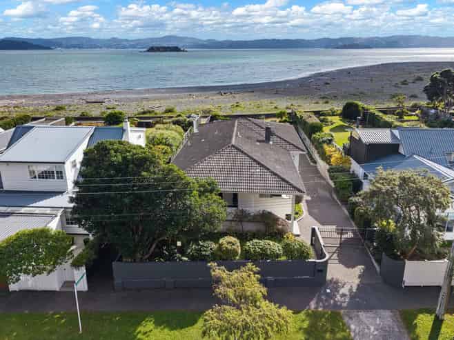 438 Muritai Road, Eastbourne