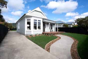 64 Corson Ave, Beckenham
