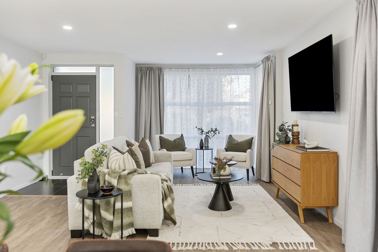 Modern, renovated living in Addison Park - Więcej