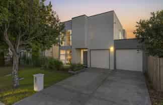 12 Phar Lap Crescent, Takanini