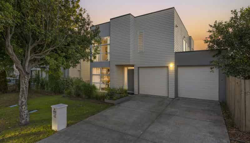 12 Phar Lap Crescent, Takanini