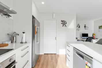 11 Lunn Crescent, LEESTON
