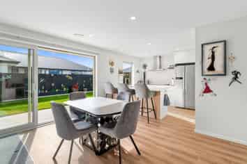 11 Lunn Crescent, LEESTON