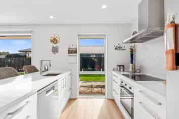 11 Lunn Crescent, LEESTON