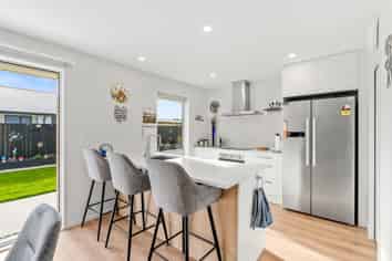 11 Lunn Crescent, LEESTON
