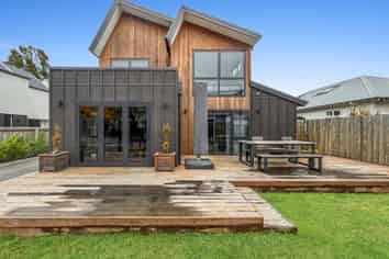 46 Hewitts Rd, Merivale