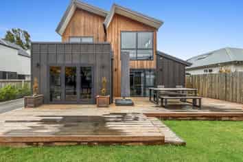 46 Hewitts Rd, Merivale