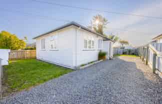 801A Wavell Place, Akina
