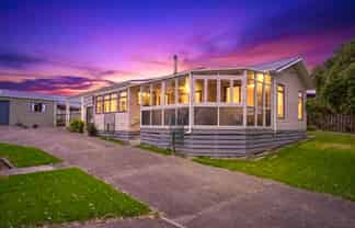 50 Kahukura Avenue, WAITARERE BEACH
